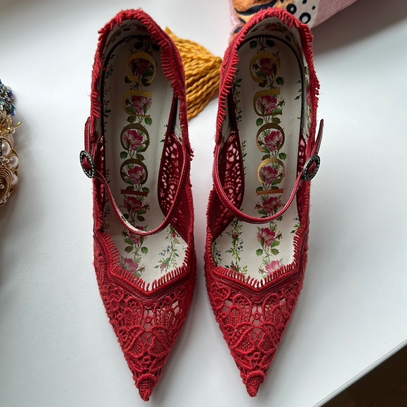 Gucci Virginia crystal lace heels - Picture 1 of 10